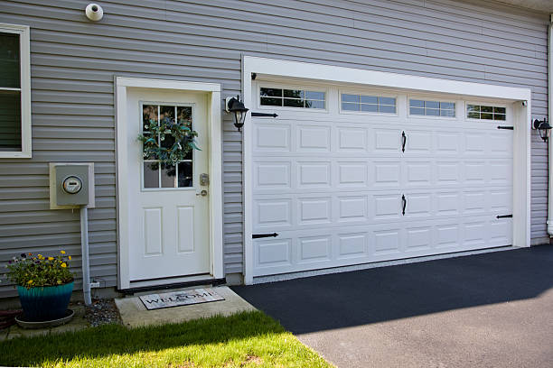 24/7 Emergency Garage Door Panel Replacement experts in Red Bank, TN
